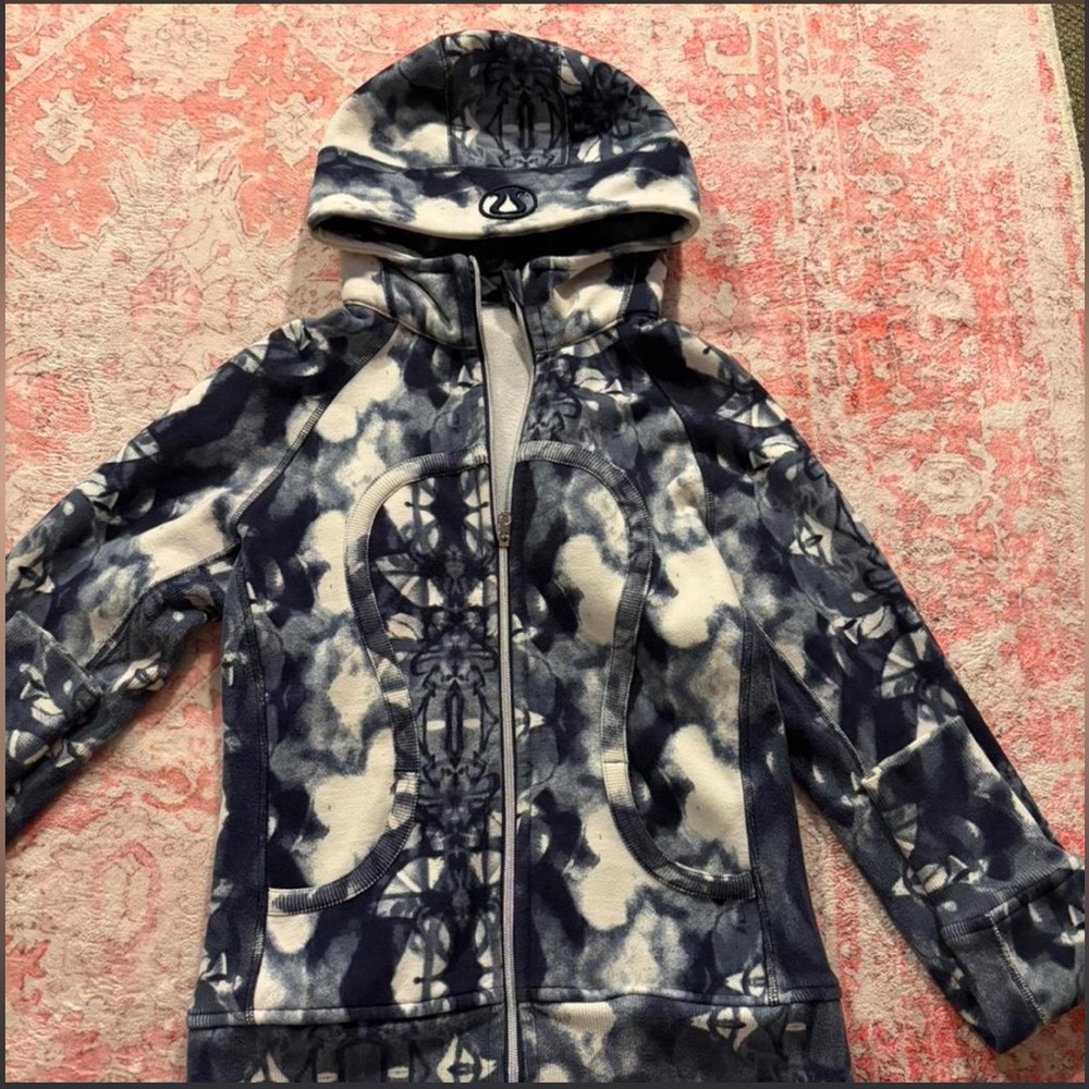 Lululemon black and white hooded zip up jacket Size S
